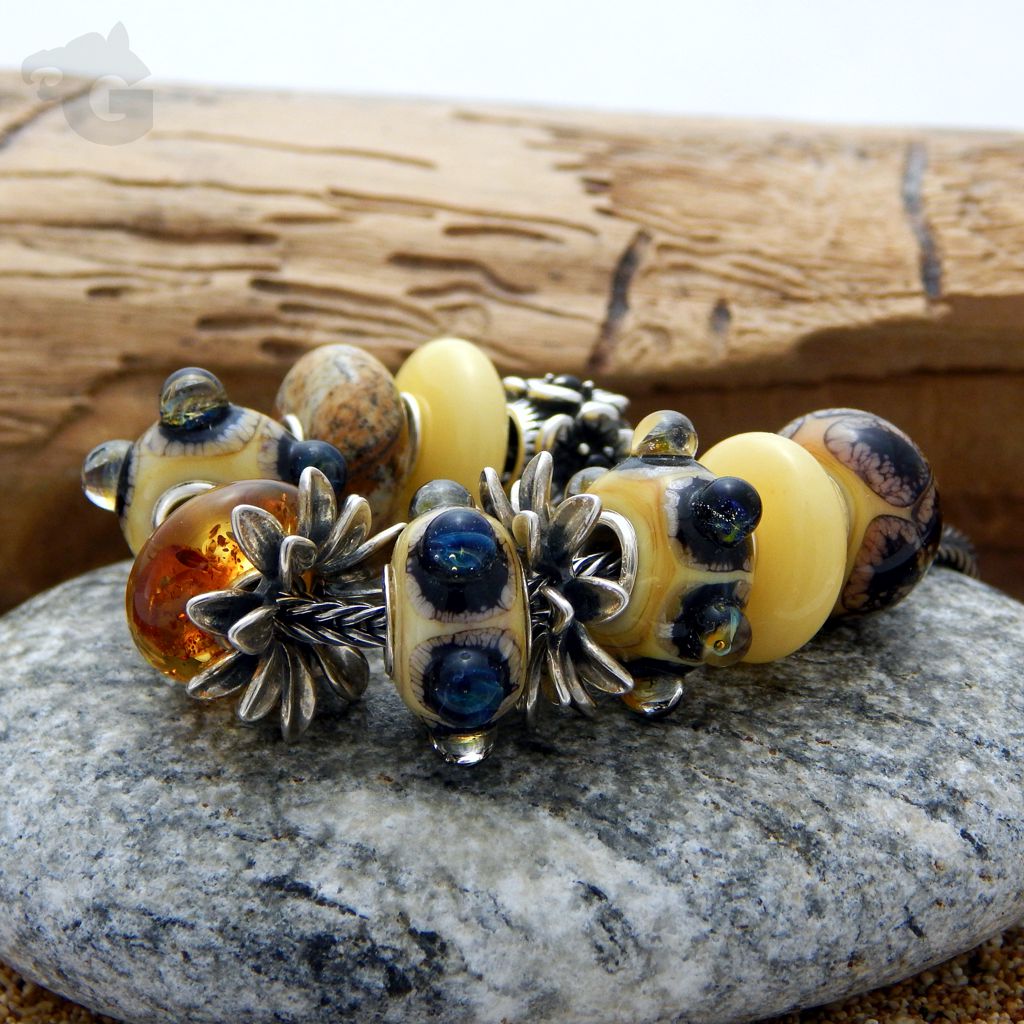 Lotus Rays silver charm