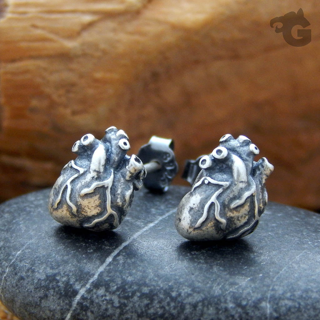 'Heart of Love' studs earrings