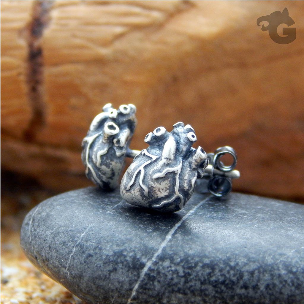 'Heart of Love' studs earrings