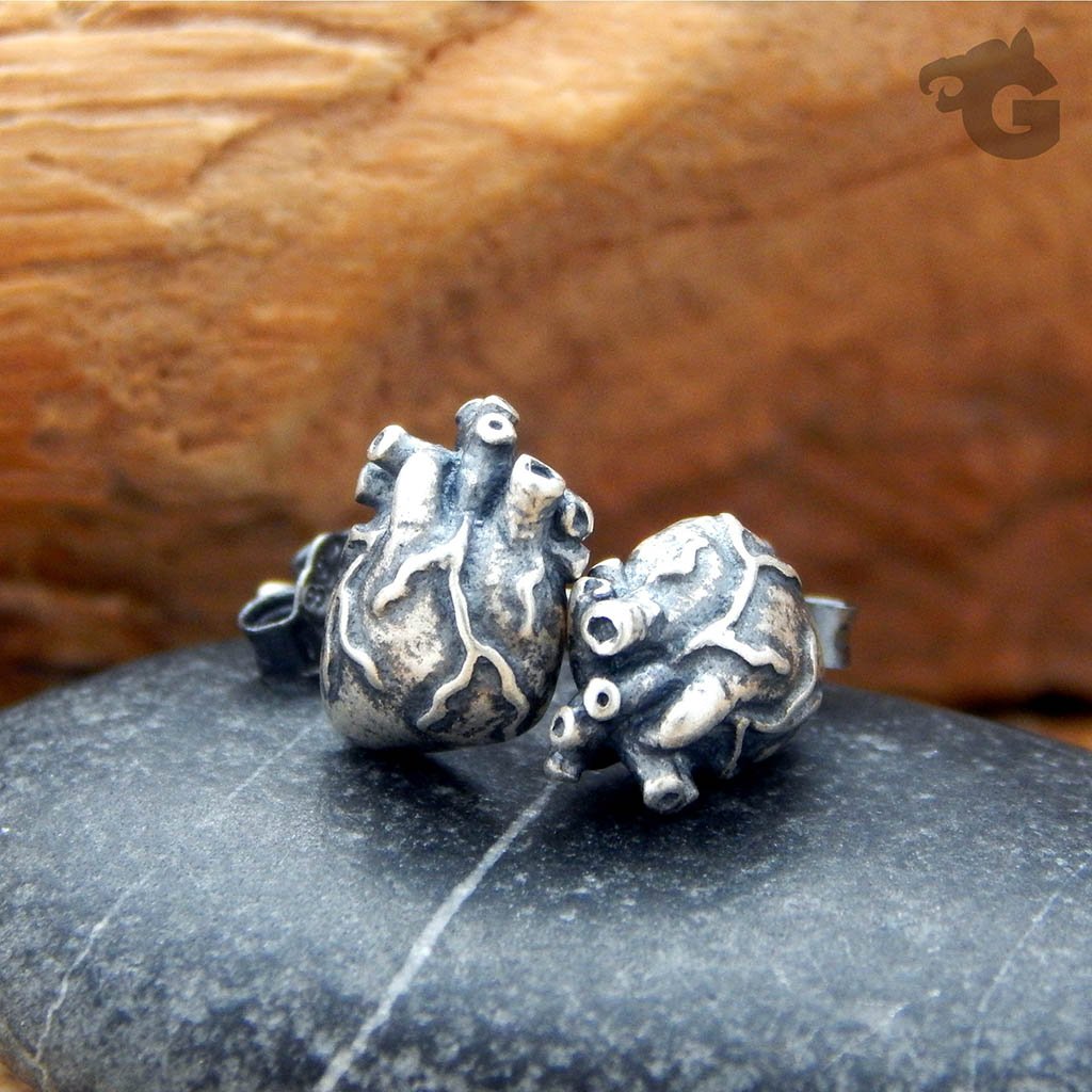 'Heart of Love' studs earrings