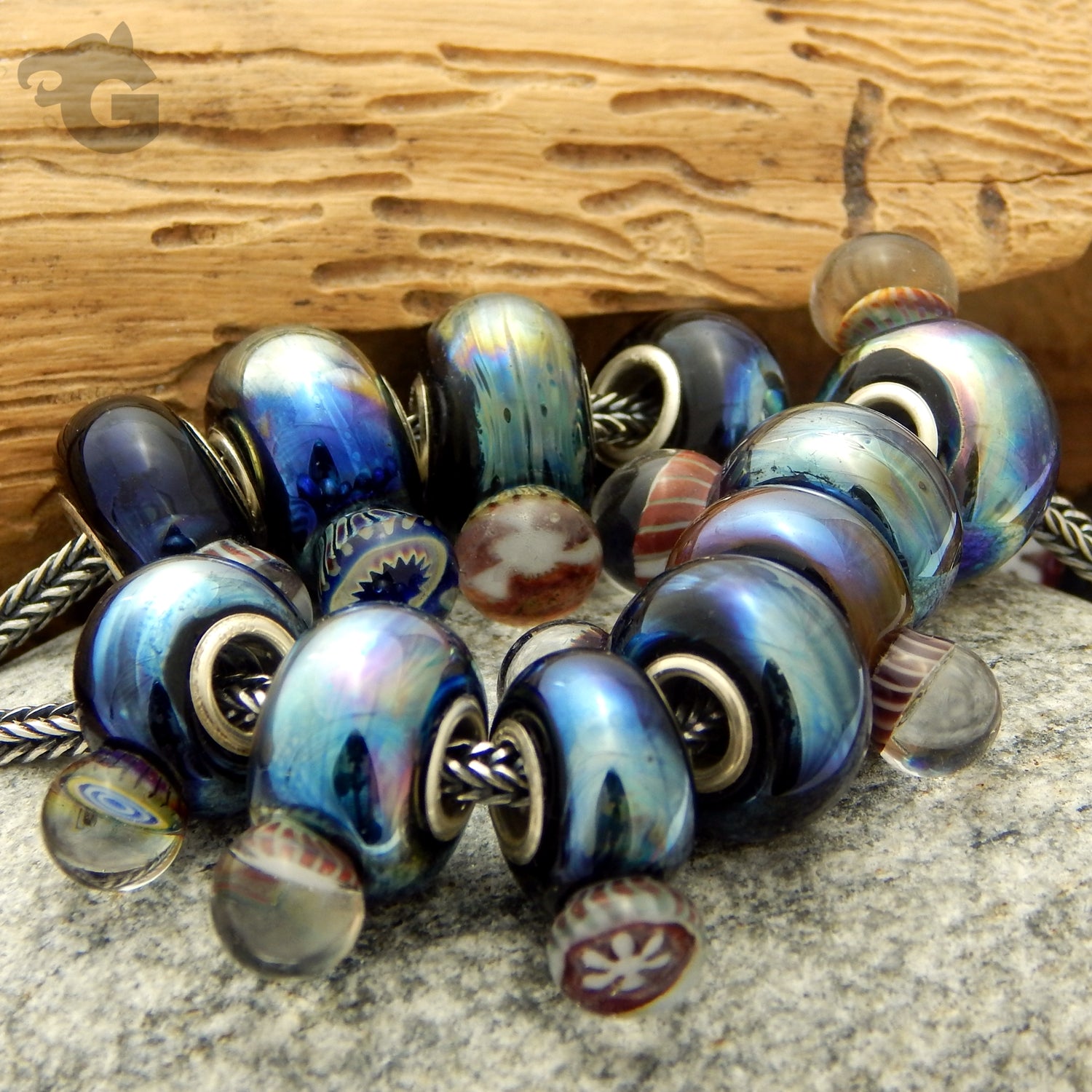 Glass bead made with Murrini universal core fits all foxtail chain - Glermes.com