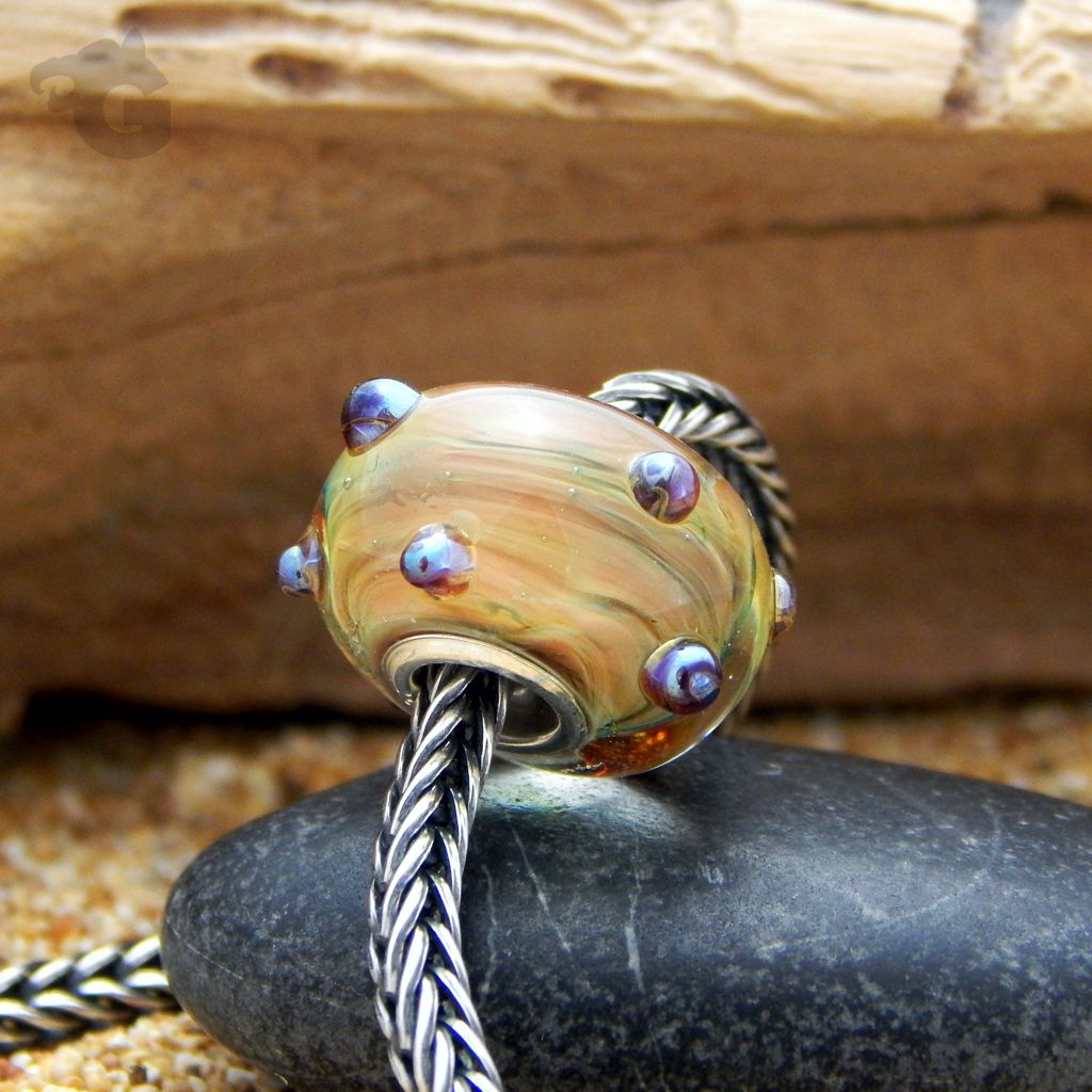 glass bead bracelet bumpy green glermes city of beads studio