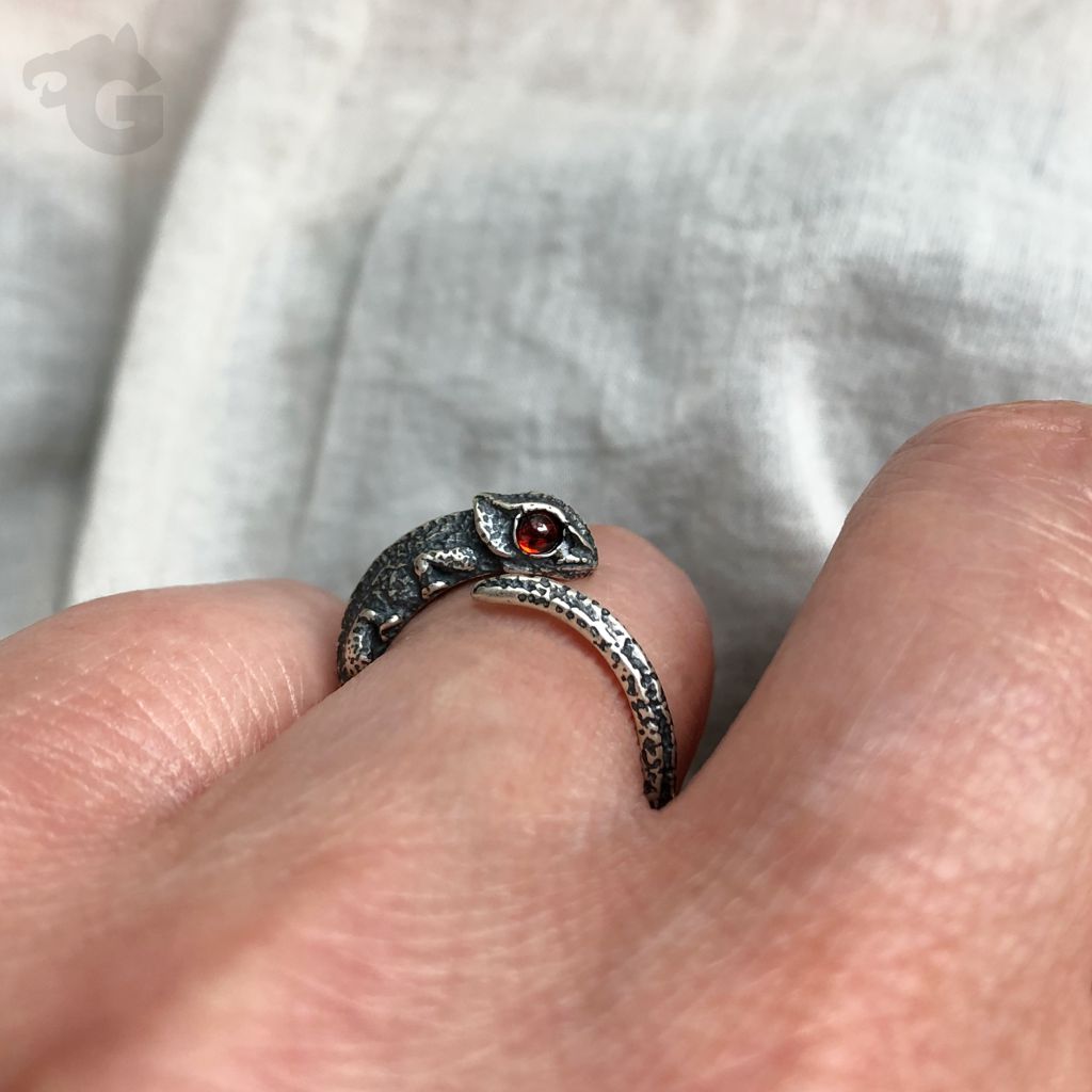 lizard ring silver wrap oxidized adjustable Carnelian eyes