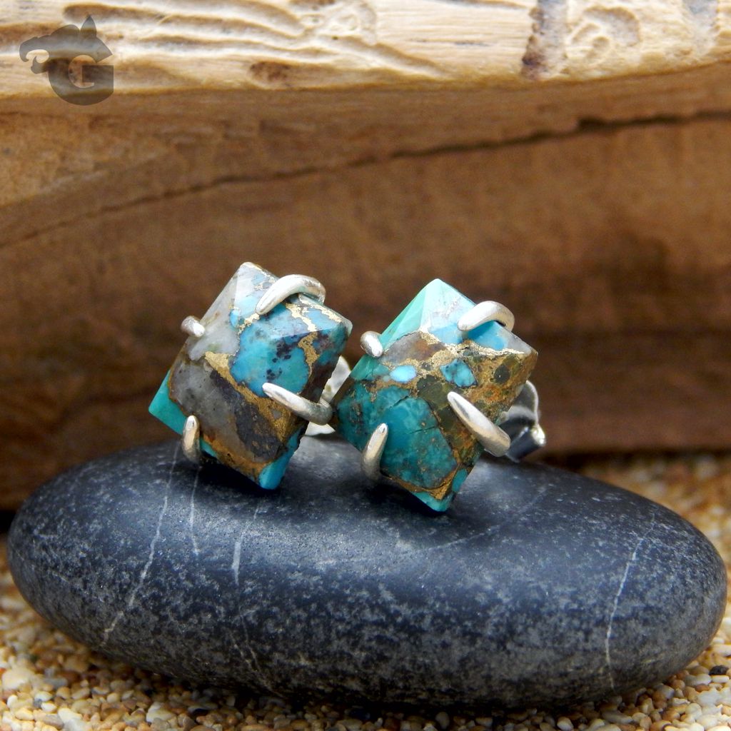 natural trapeze-shaped Copper Turquoise gemstones stud earrings feature two amazing 9 x 7mm stones set in 4 prongs solid 925 Sterling silver glermes