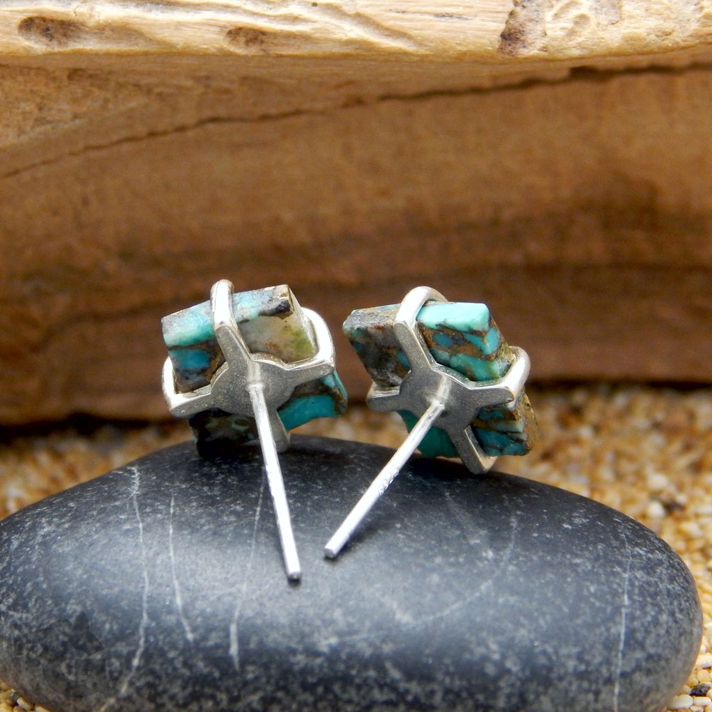 natural trapeze-shaped Copper Turquoise gemstones stud earrings feature two amazing 9 x 7mm stones set in 4 prongs solid 925 Sterling silver glermes