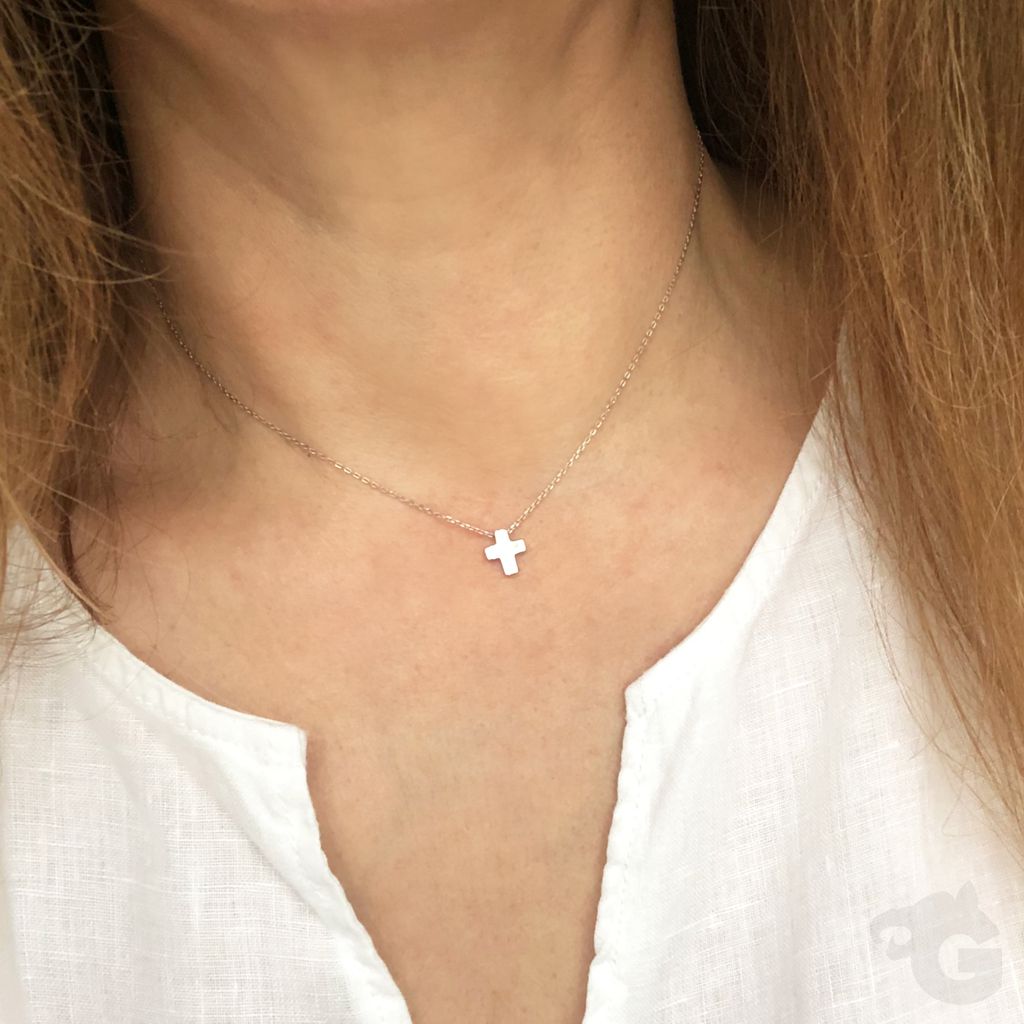 minimalistic cross necklace