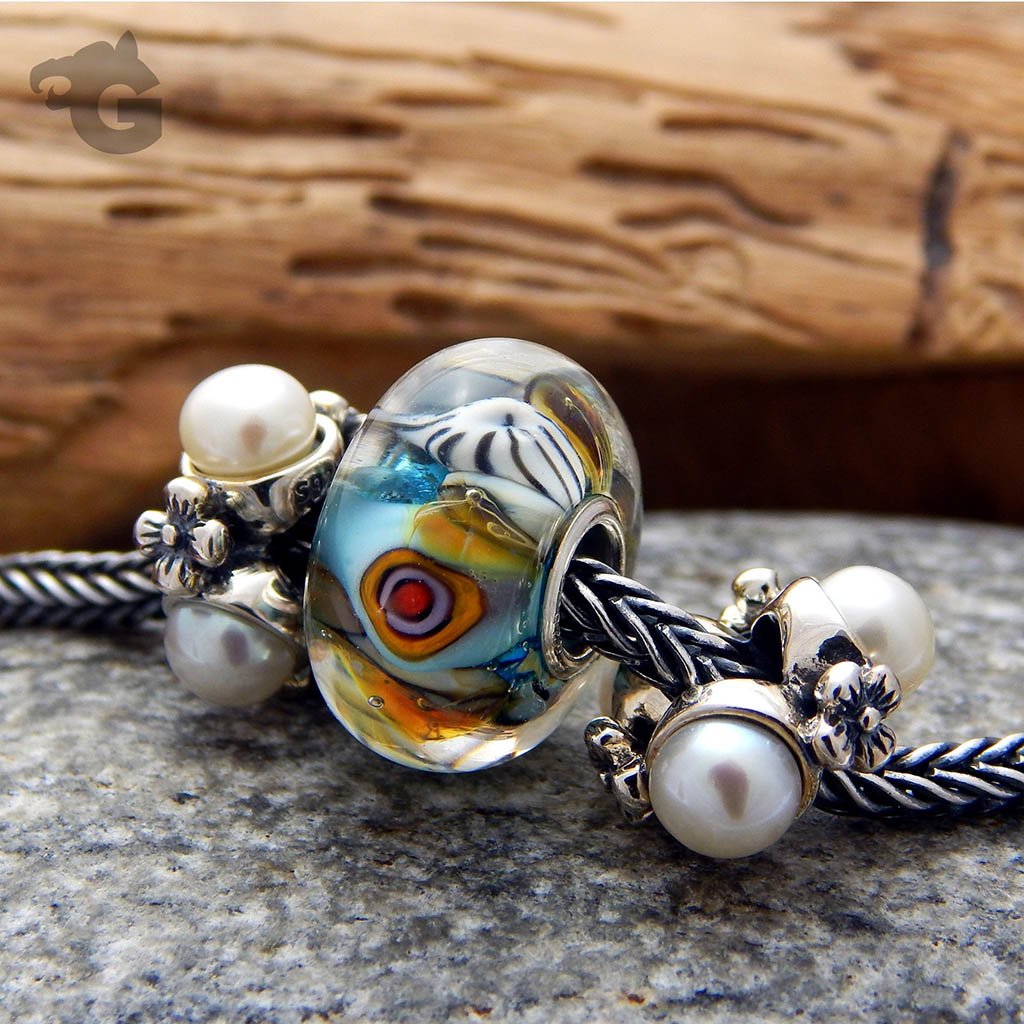 Daisy Pearls White silver charm