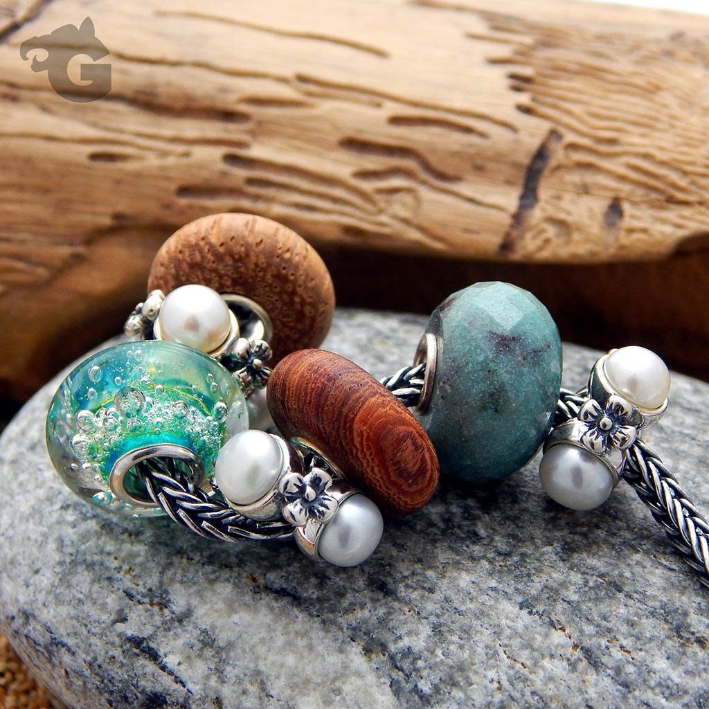 Daisy Pearls White silver charm