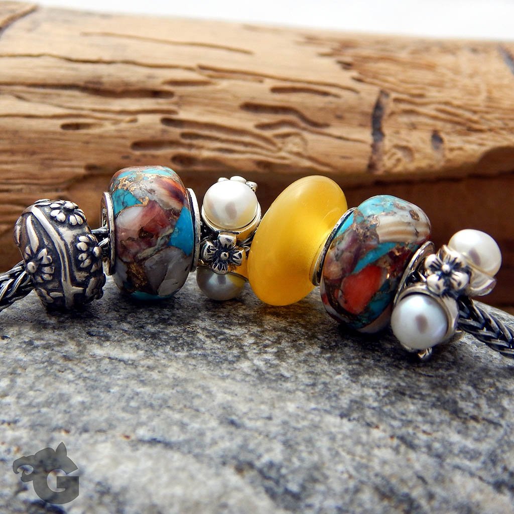 Daisy Pearls White silver charm