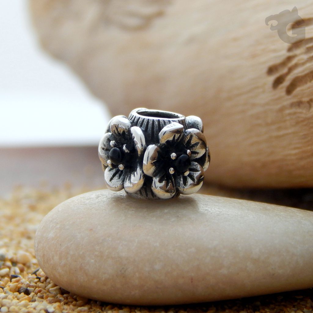 natural inspired jewelry silver charm floral gemstone black onyx glermes