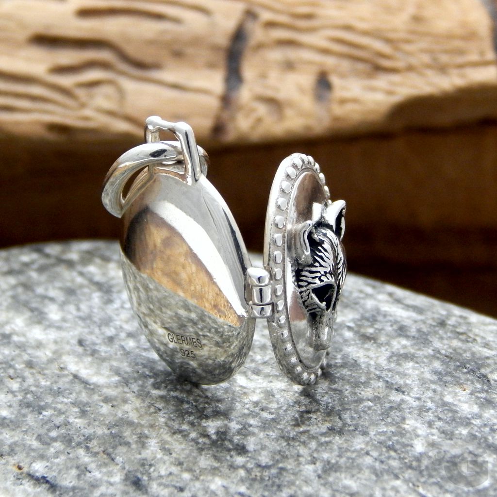 victorian vintage locket inspired jewelry