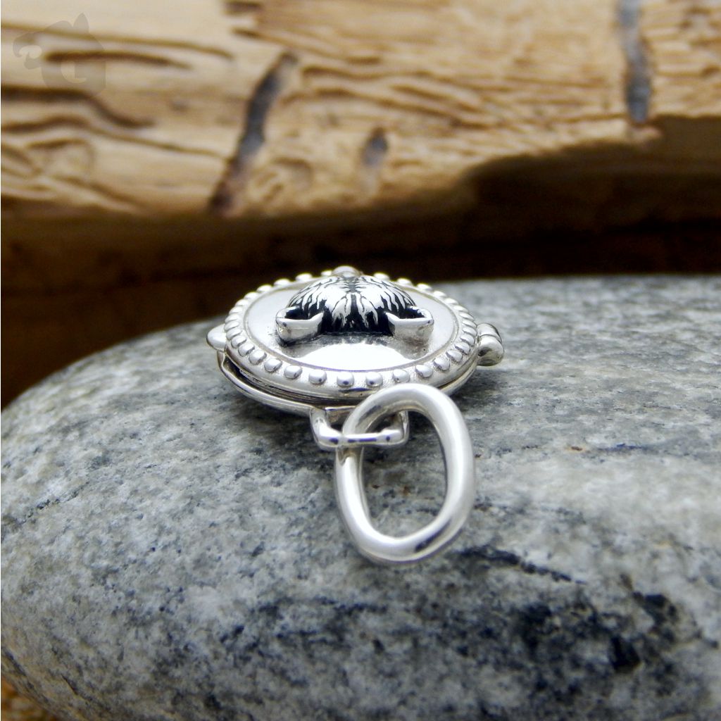 silver fox pendant necklace