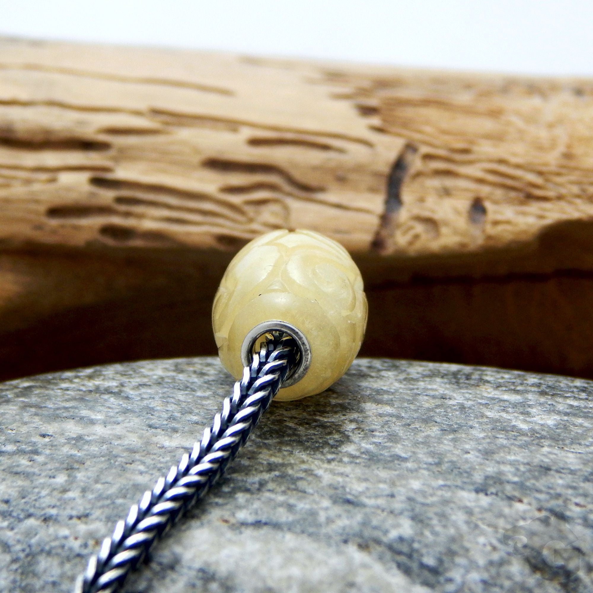 Yellow jadeite bead natural carved small core - Glermes.com