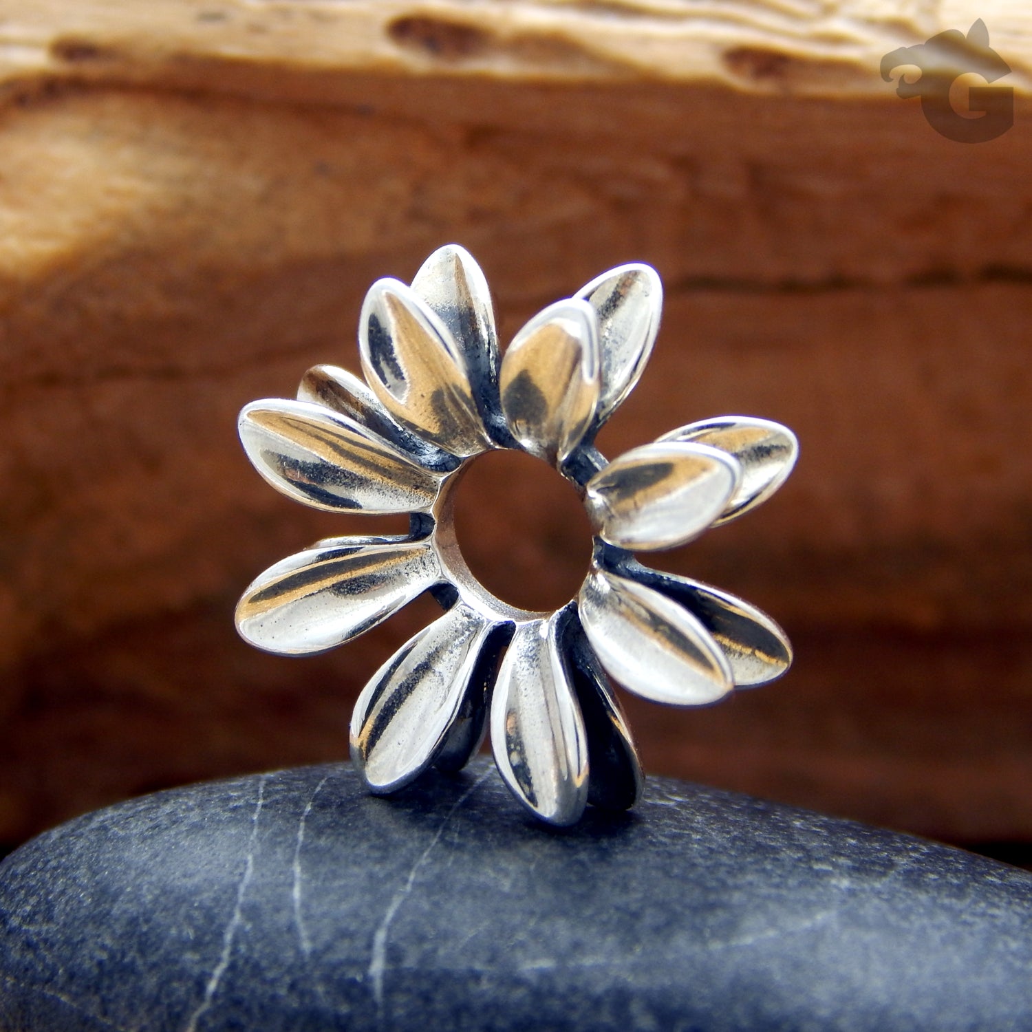 Lotus Rays silver charm