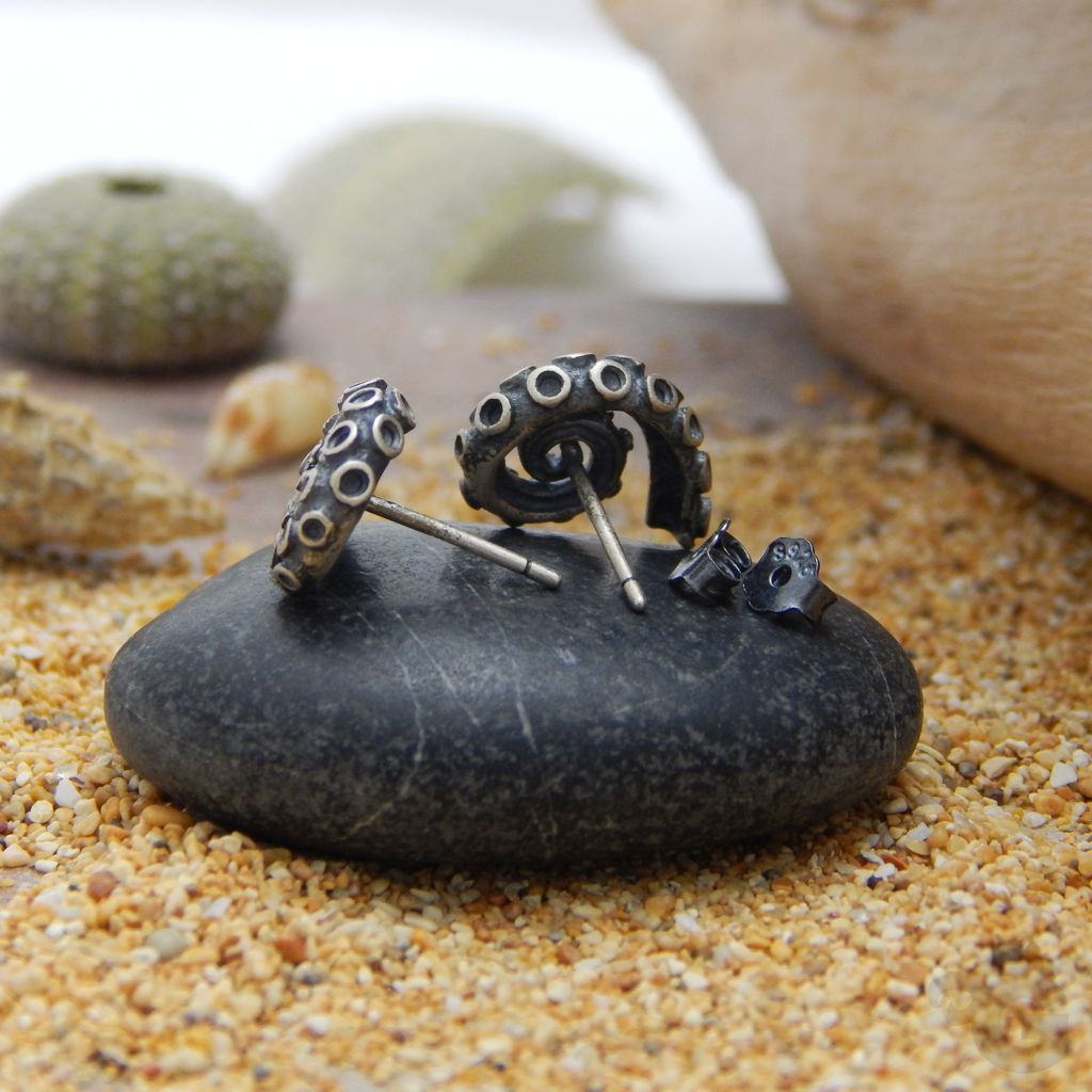 'Octopus Reef Bubbles Studs' stud earrings