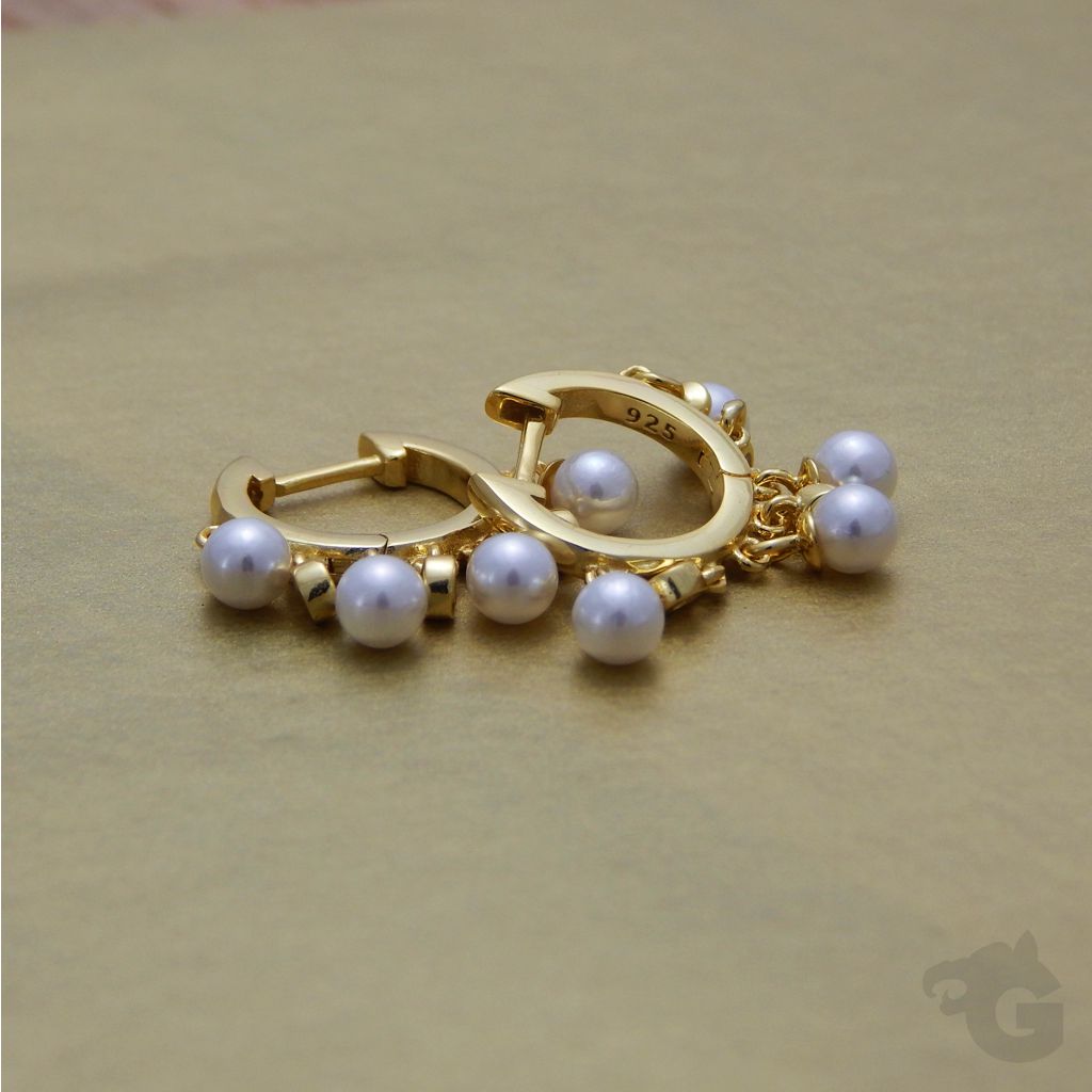 Twinkle Pearly Huggies Hoops