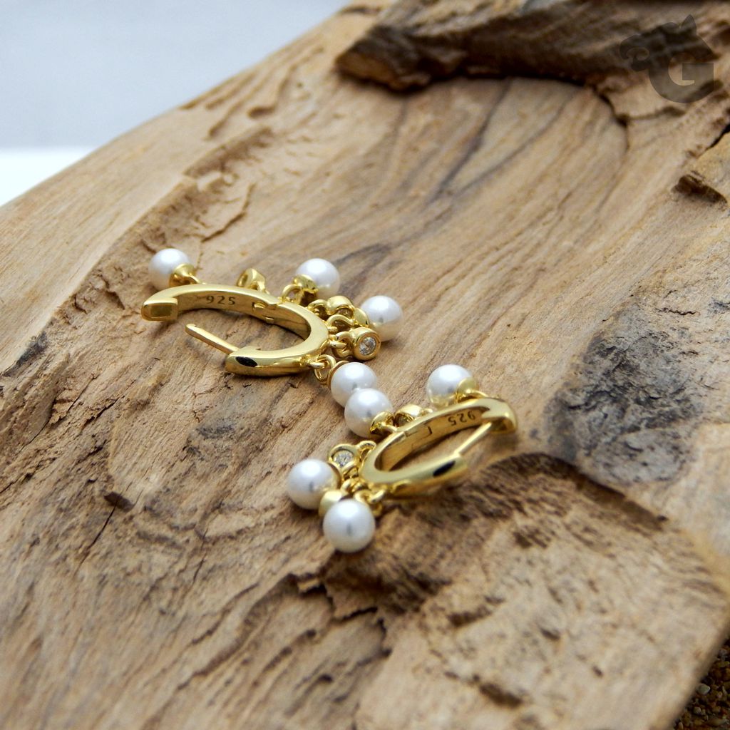 Twinkle Pearly Huggies Hoops