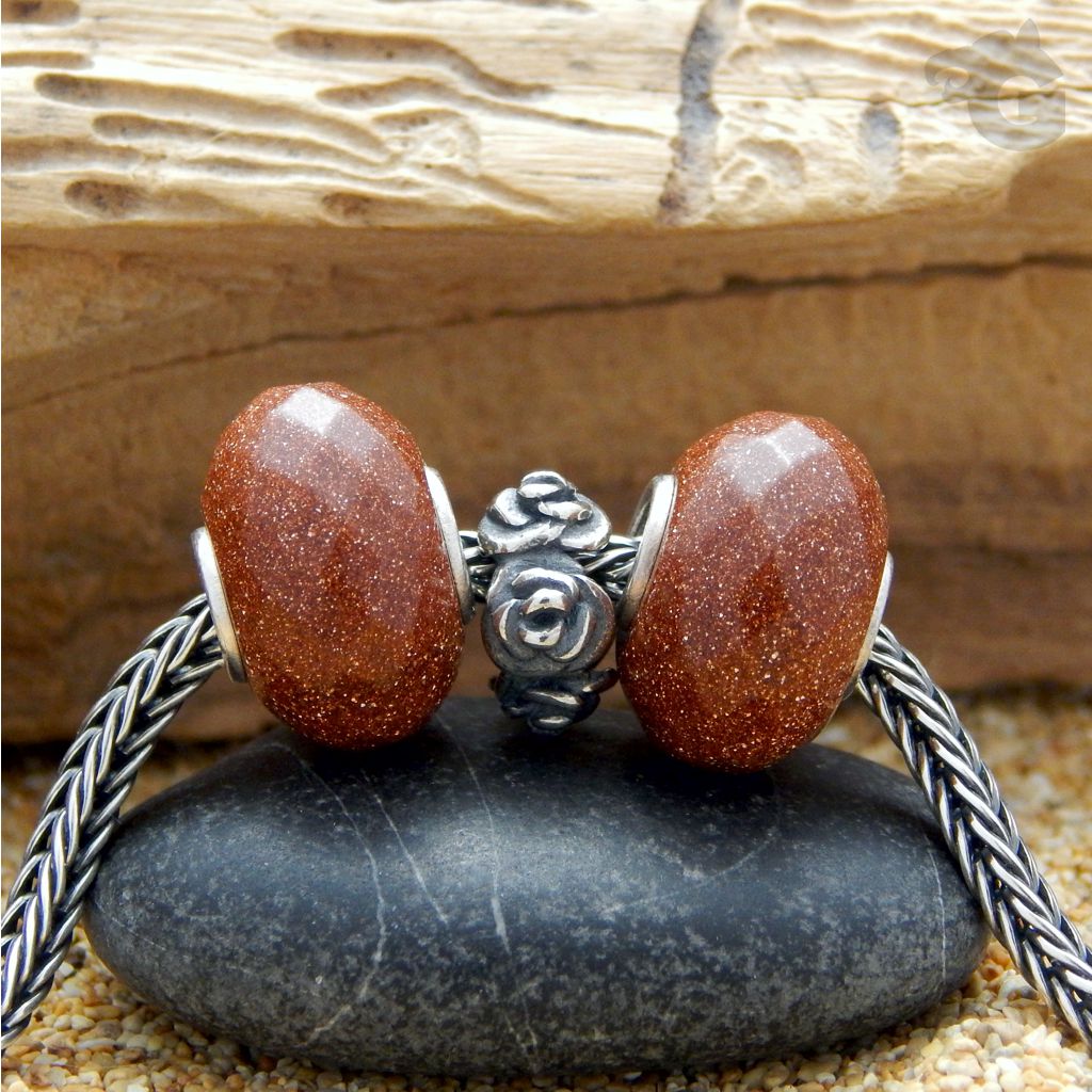 Gold sandstone is said to balance the chakras and gives you energy.