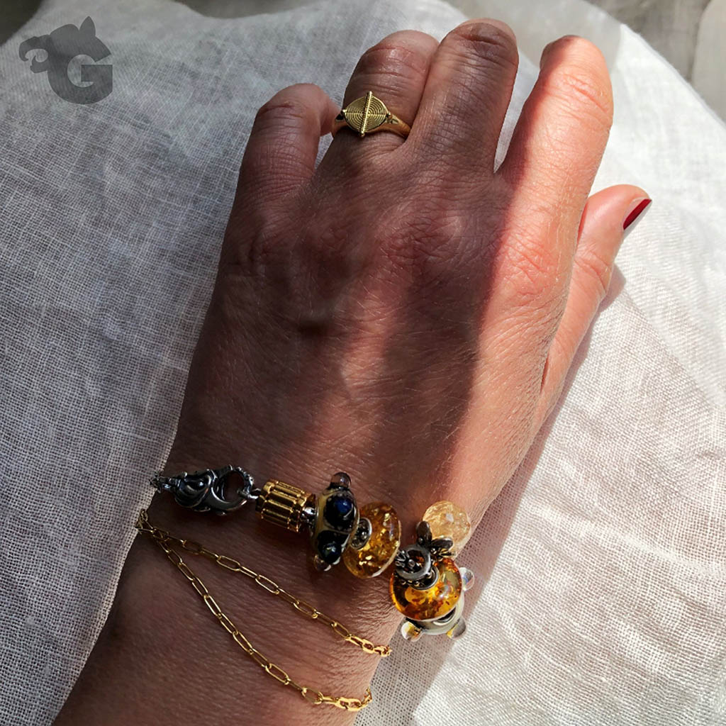 Signet ring adjustable