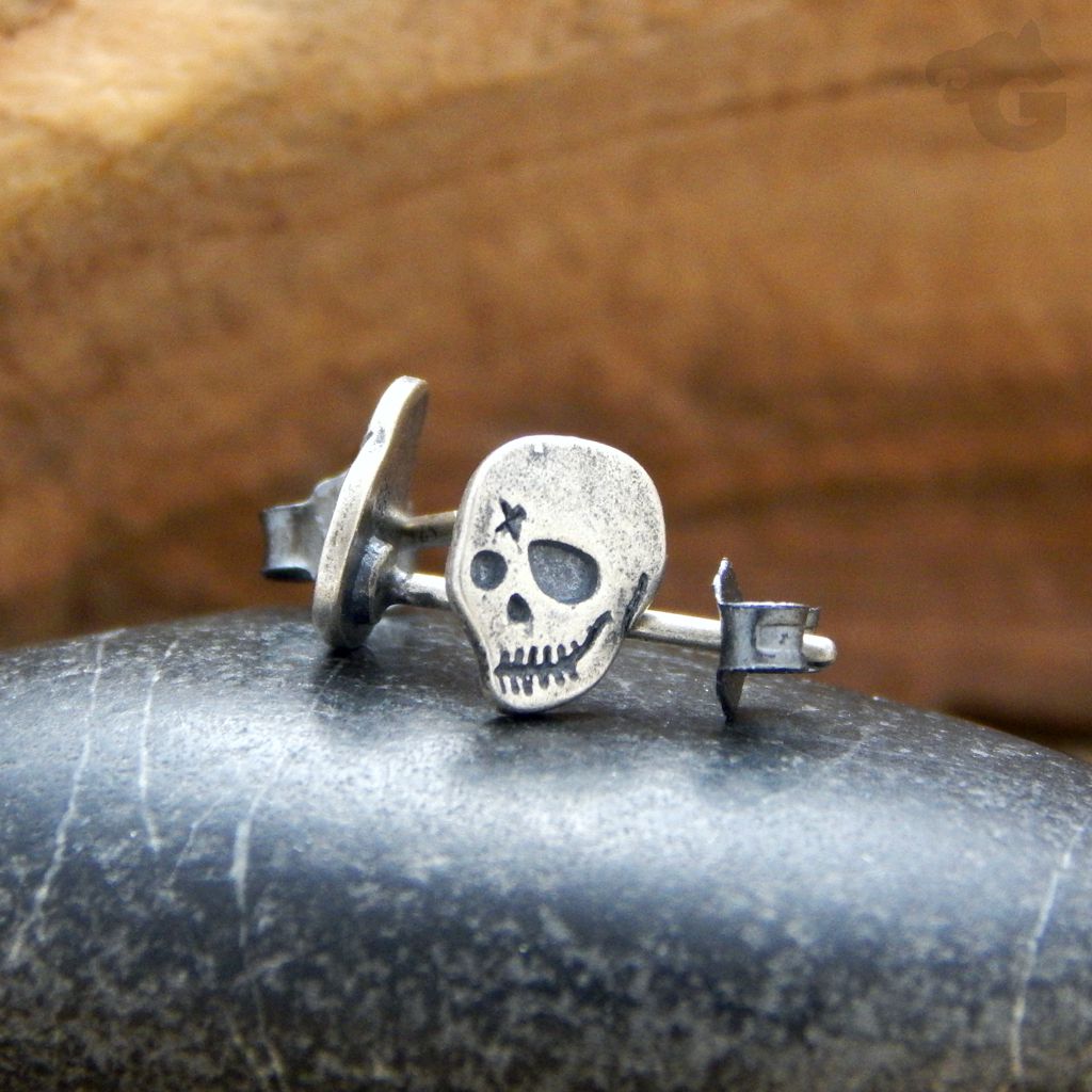 skull studs