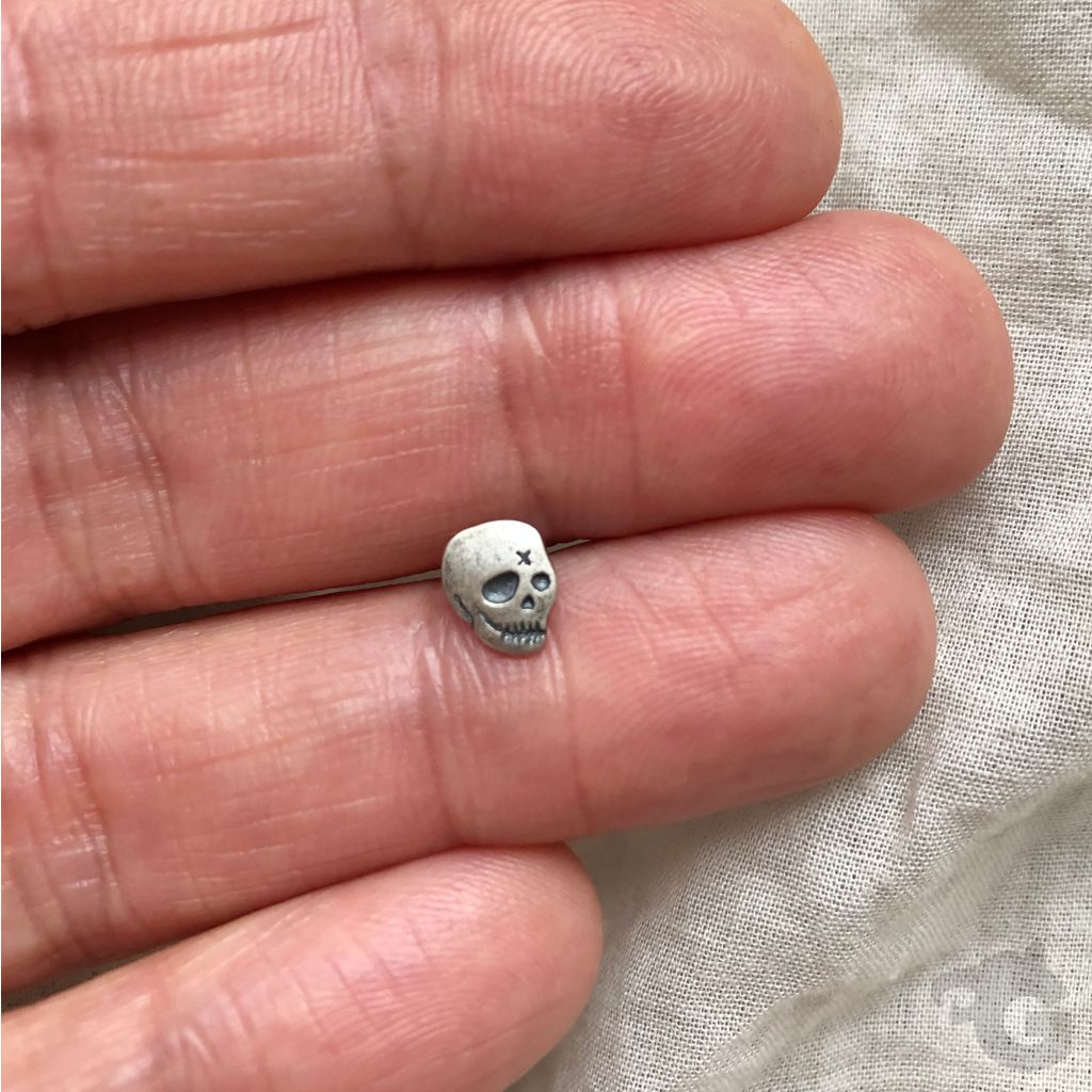silver skull earrings studs