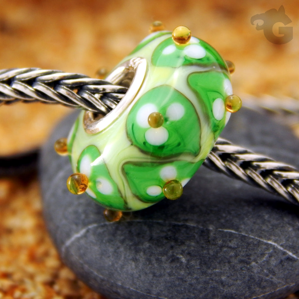 Lampwork handmade glass bead Chamomile Field Flowers White Green Nature - Glermes