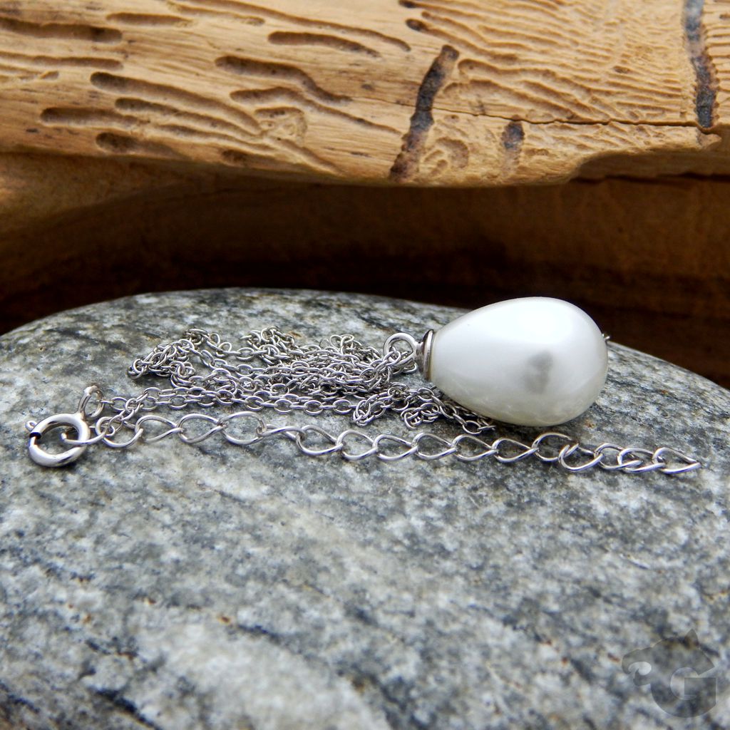 white pearl choker necklace with extension